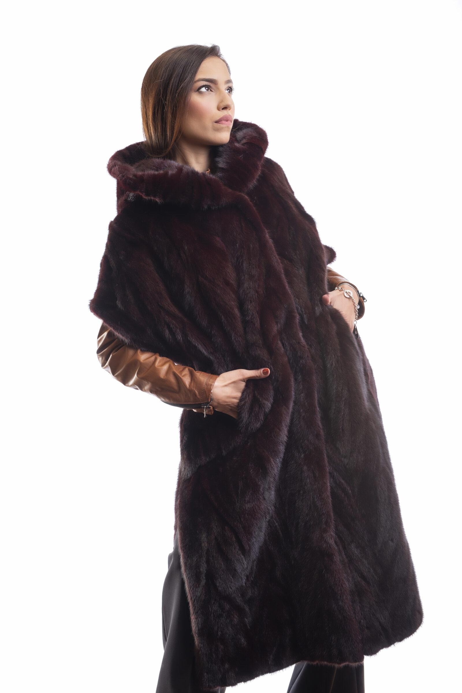 Gilet Lungo Ritagli Visone con Cappuccio - immagine 3